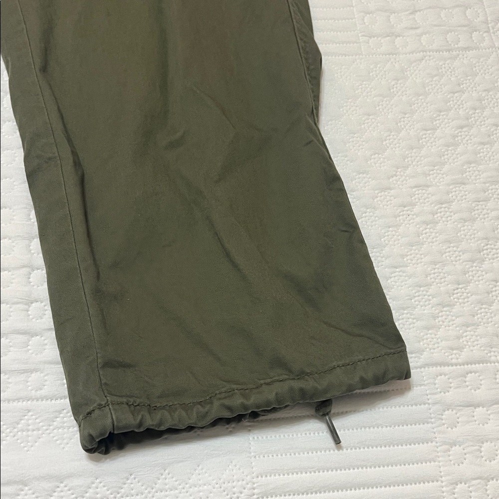 Levi's Women's Olive Straight Cargo Pants - Picture 2 of 11